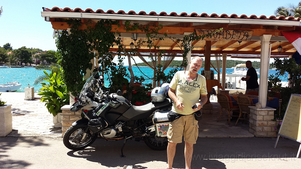 20130625_143359.jpg - Il ristorante a Loviste