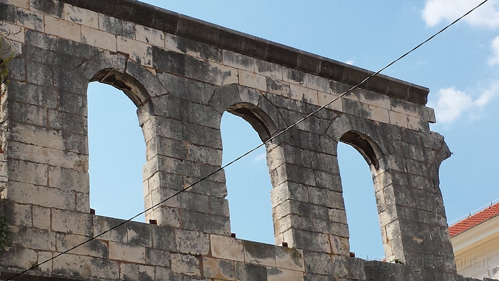 20130708_155537.jpg - Le mura romane.