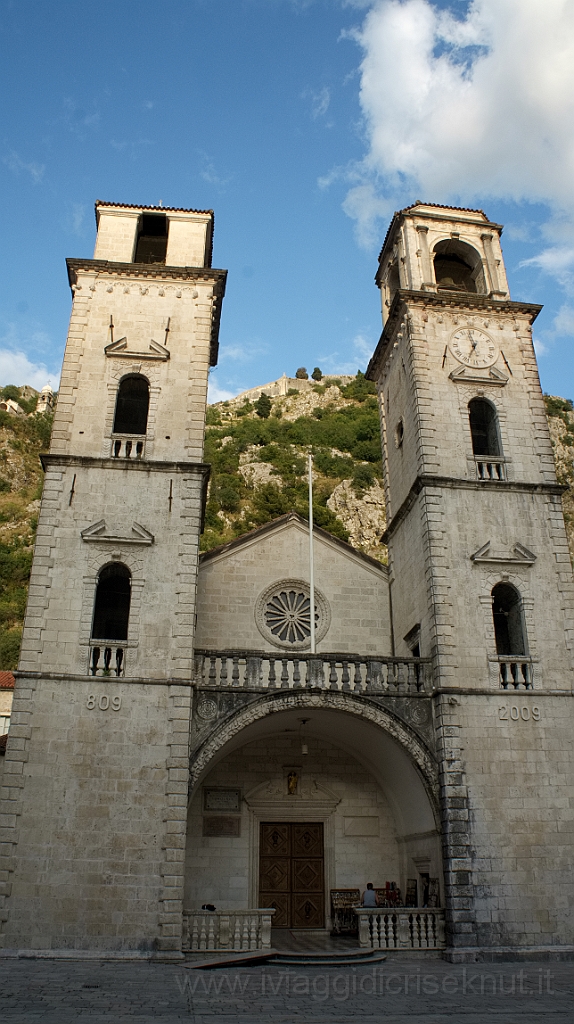 DSC00969.jpg - Kotor, Torri campanarie gemelle.