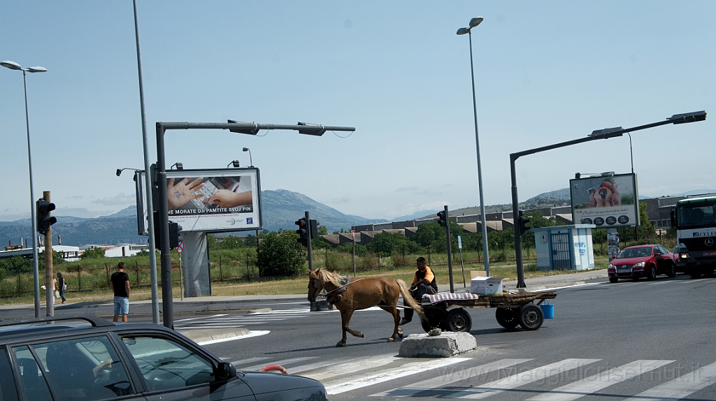 DSC01054.jpg - Podgorica, traffico locale.