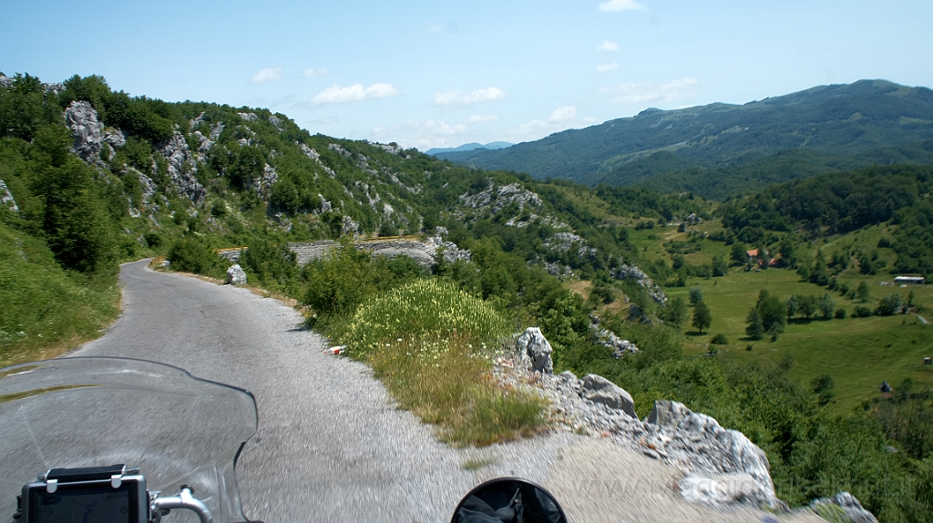 DSC01079.jpg - Sulla strada vecchia per Kolasin.