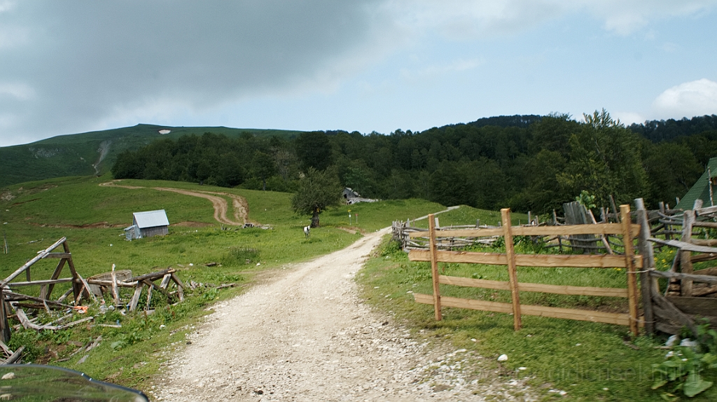 DSC01110.jpg - La strada sterrata.