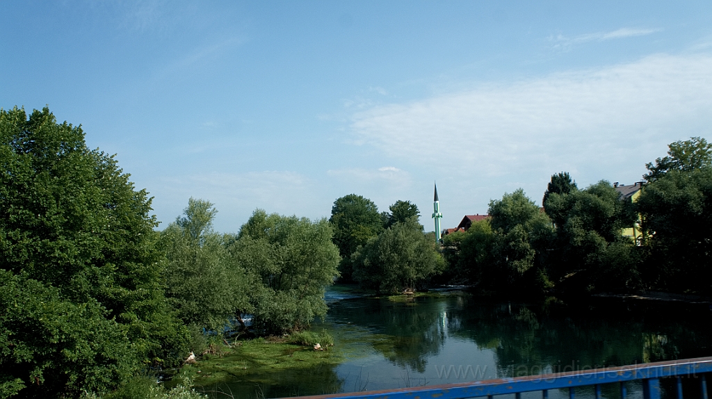 DSC02375.jpg - Ponte sul fiume Una.