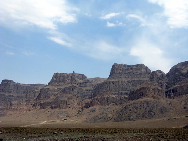 IMG_2080.JPG - Superata Taft si scende nella piana desertica dove sorge Yazd.