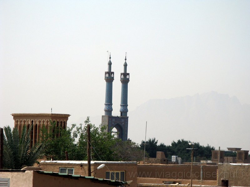 IMG_2136.JPG - I minareti visti dal tetto del negozio di tappeti.