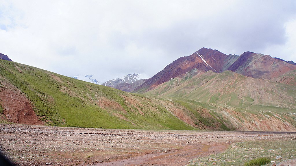 DSC06107.JPG - nella "terra di nessuno" tra Kyrgizstan e Tajikistan 