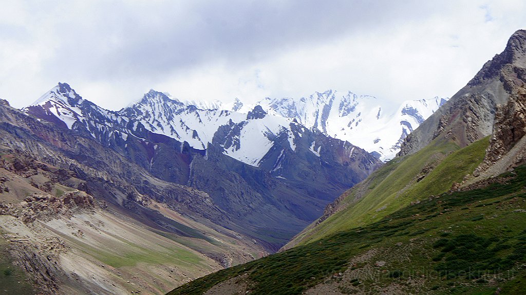 DSC06120.JPG - nella "terra di nessuno" tra Kyrgizstan e Tajikistan 