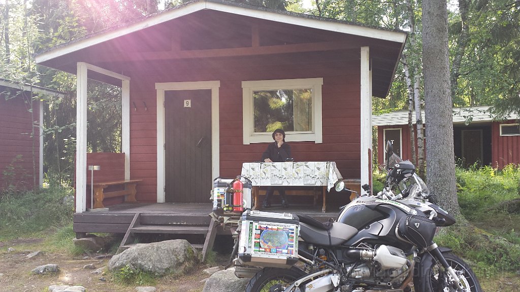 20150725_180708.jpg - Simo. Il cottage spartano, ma con vista sul fiume.