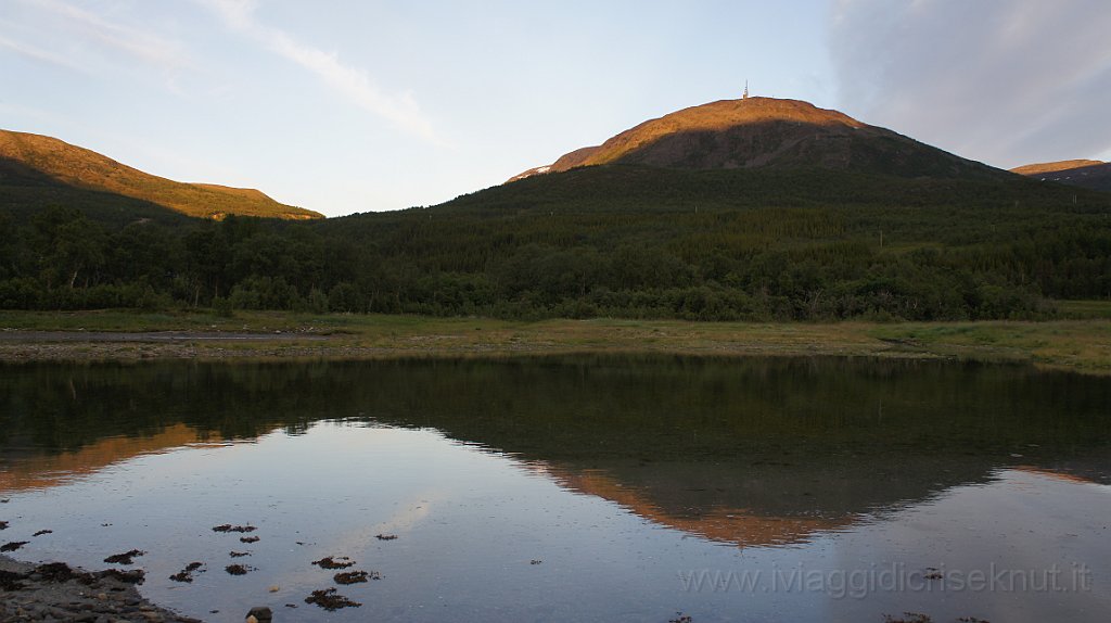 DSC03575.JPG - Tramonto sul fiordo di Alteidet.