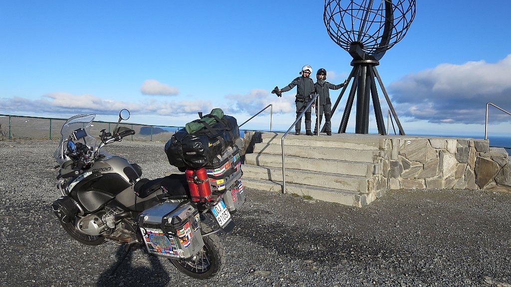 IMG_3619.JPG - La nostra moto, Knut ed io abbiamo raggiunto la meta: Nordkapp.