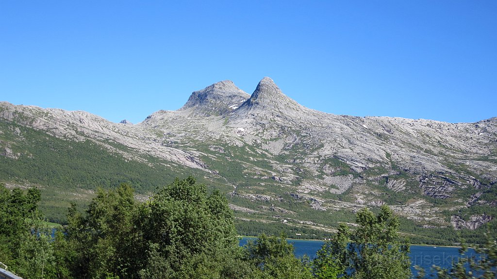 IMG_4590.JPG - Panorama lungo la strada 17.