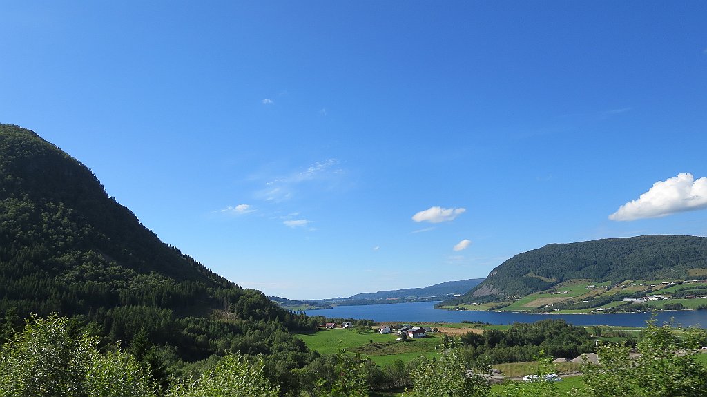 IMG_4712.JPG - Panorama verso Molde.