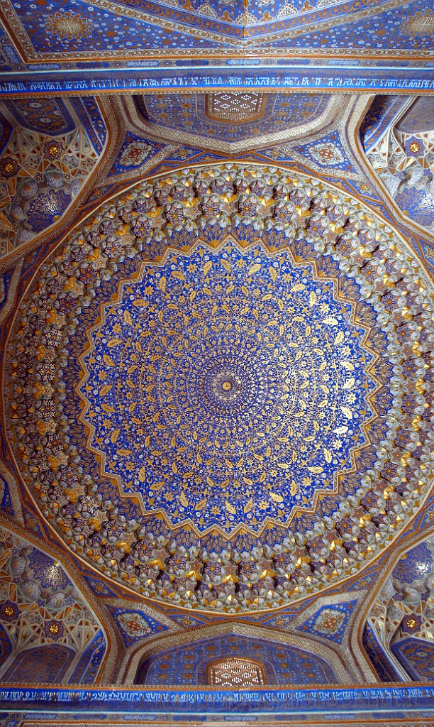 DSC05148.JPG - Il soffitto in lamine d'oro della Moschea di Tilla-Kari.