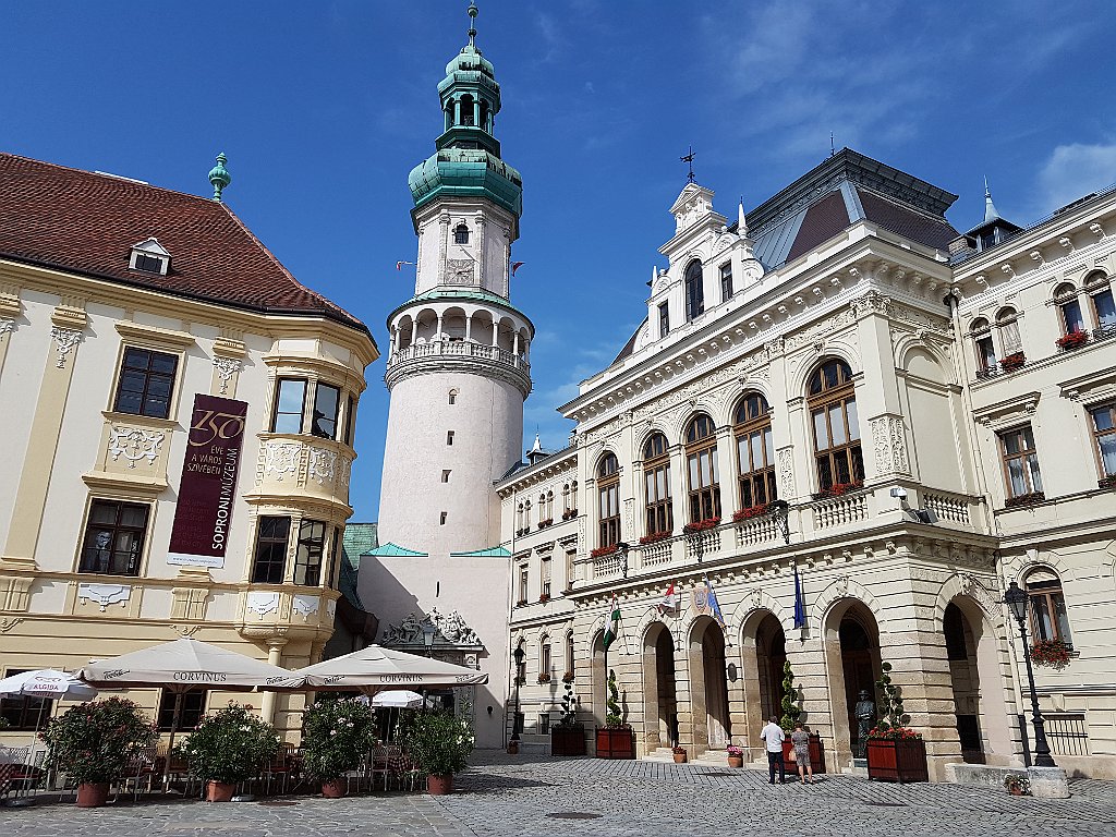 20170809_161343.jpg - Sopron, la Fire Tower e la piazza centrale pedonale nel centro storico.