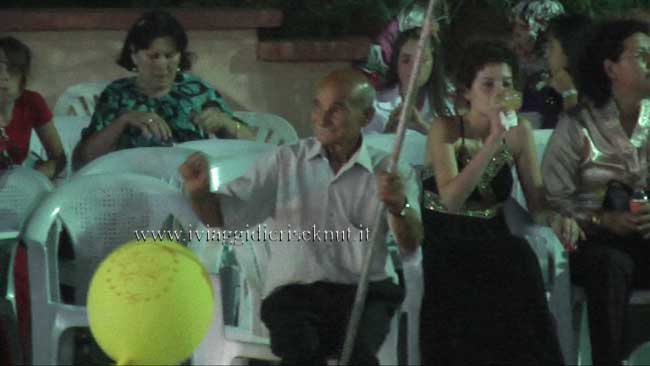 Vecchietto con palloncino
