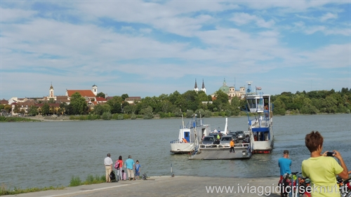 traghetto_sul_danubio