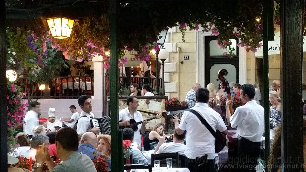 20160711_202333.jpg -  Sesir Moj: cena con accompagnamento musicale.