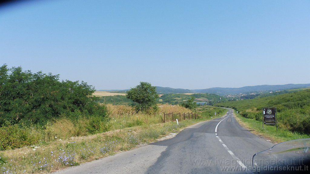 P1030396.JPG - Verso Novisad.Fruska Gora.
