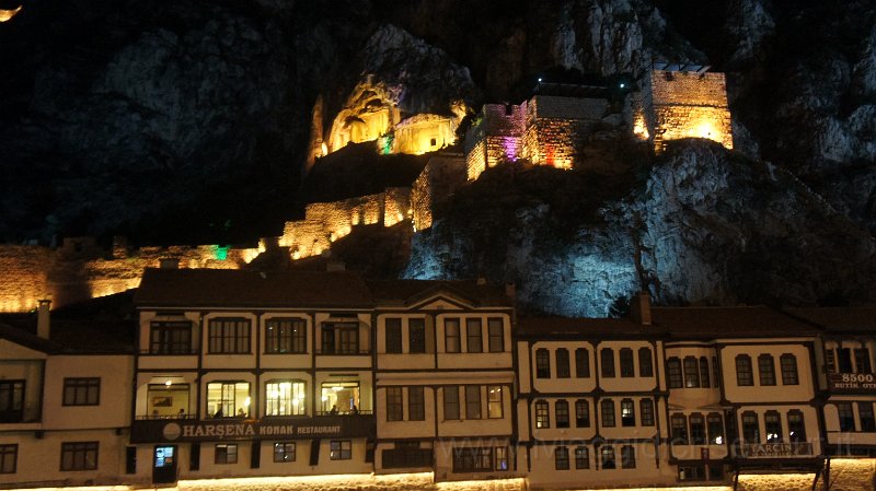 DSC04133.JPG - Amasya by night