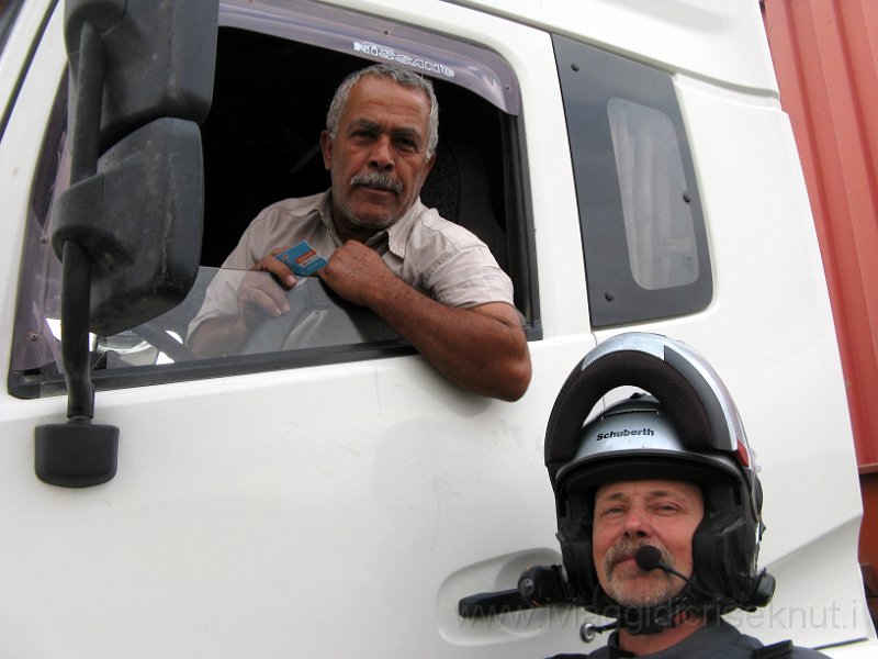 IMG_1858.JPG - L'incontro con un simpatico camionista