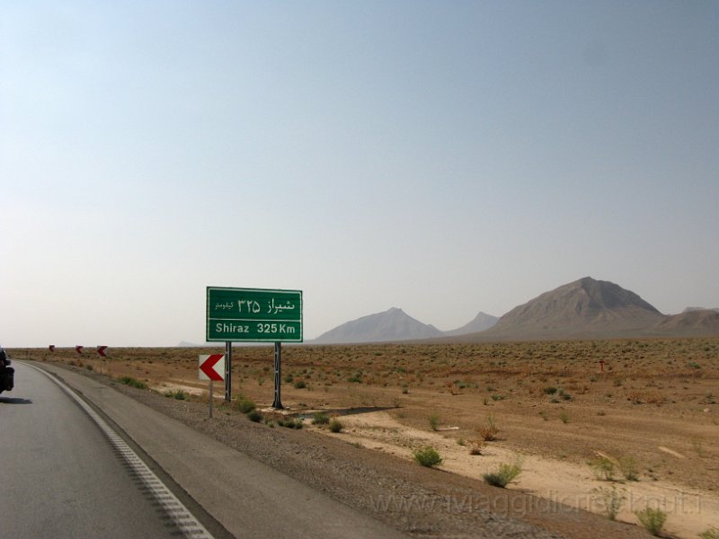 IMG_1868.JPG - Si parte in direzione Shiraz
