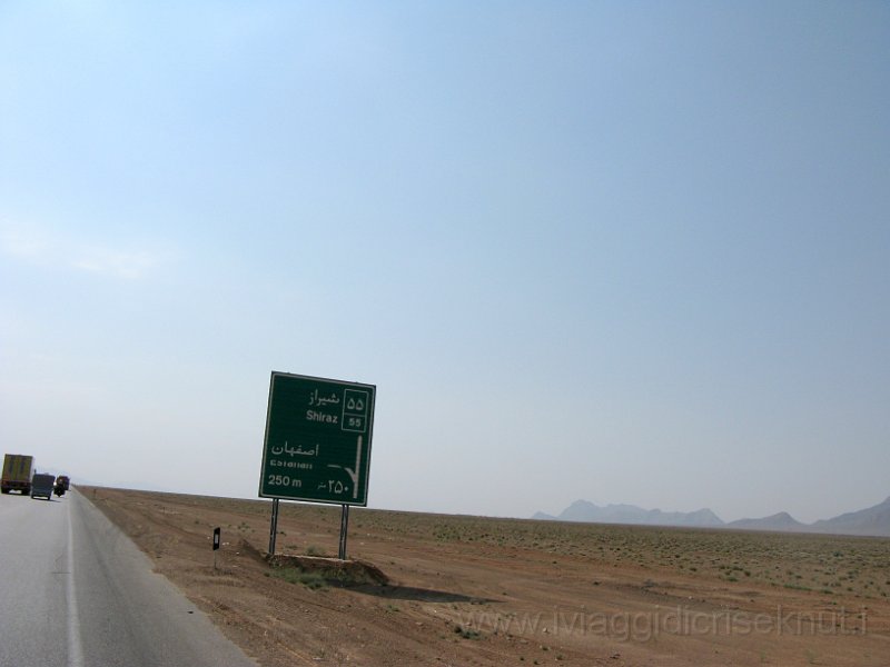 IMG_1872.JPG - Si parte in direzione Shiraz