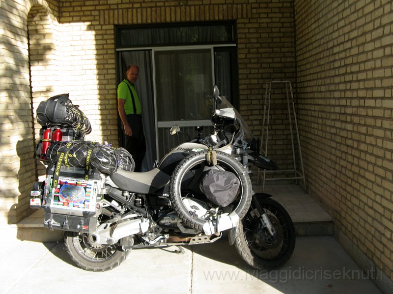 IMG_2410.JPG - La moto fuori dalla camera
