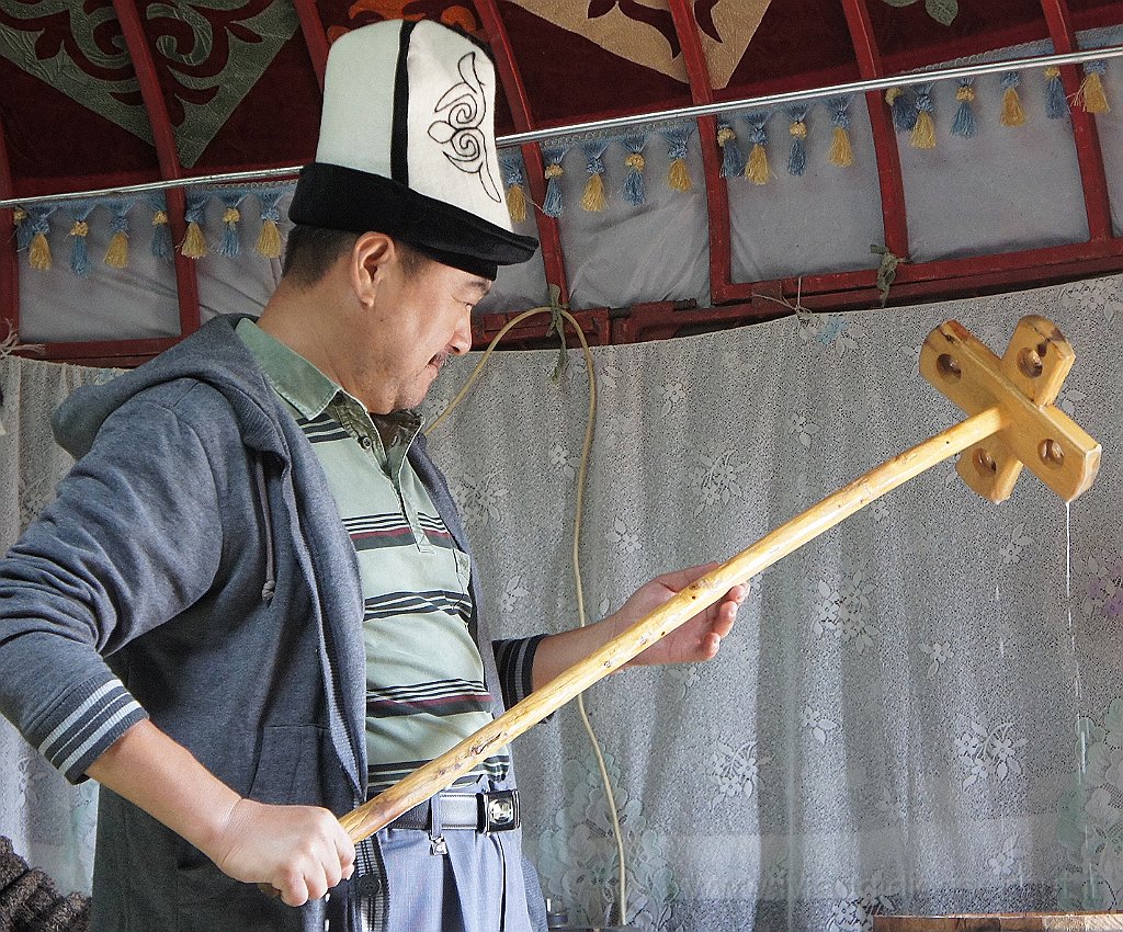DSC06271.JPG - Lavorazione del kumis