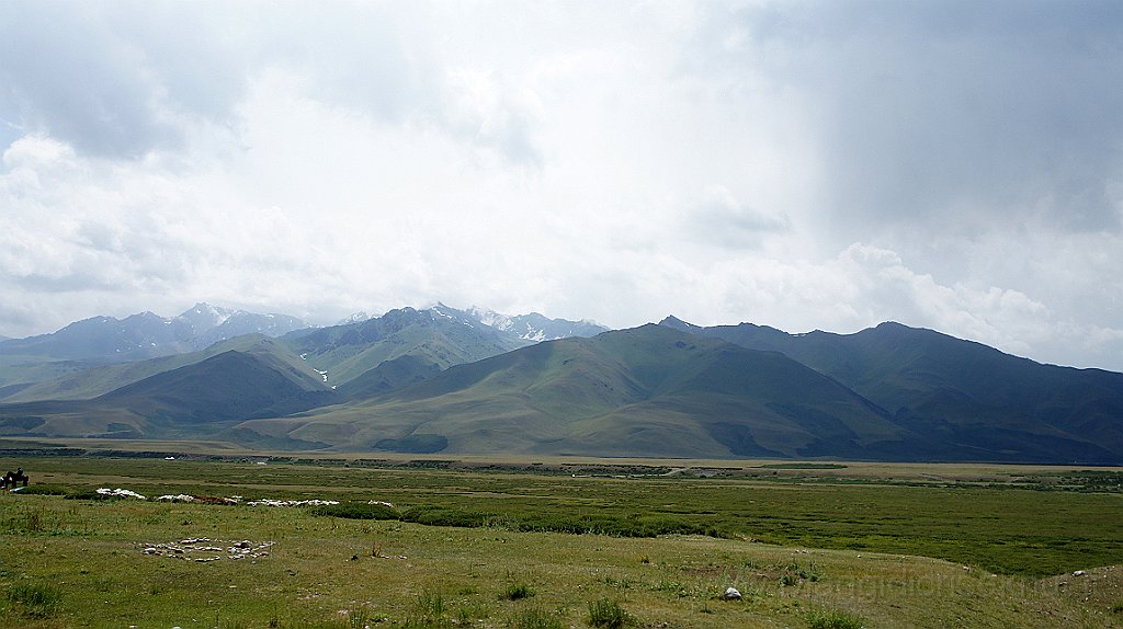 DSC06283.JPG -  sulla strada tra Toktugul a Bishkek