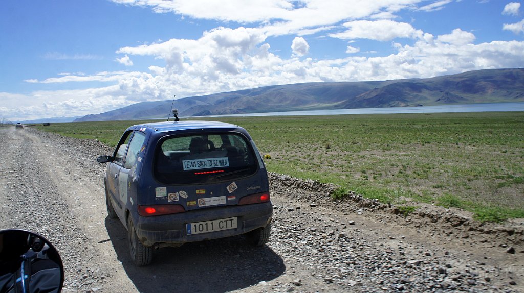 DSC06857.JPG - Due team del Mongol Rally.