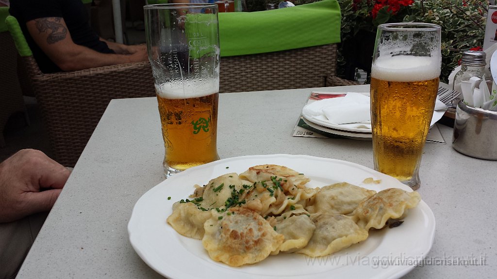 20150719_182842.jpg - Aperitivo: birra e pierogi.