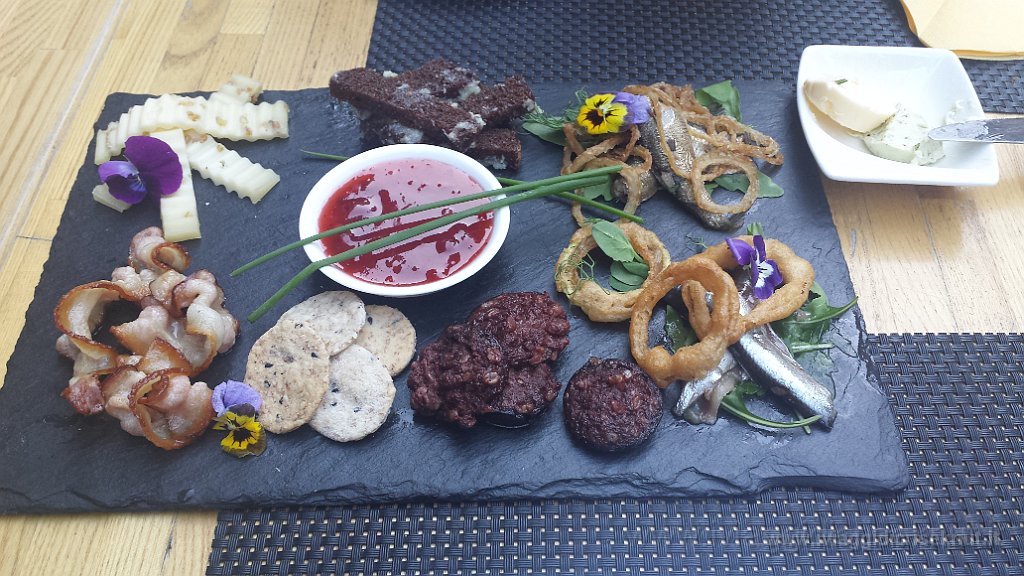 20150722_203847.jpg - Si mangia!Antipasto di terra e di mare.