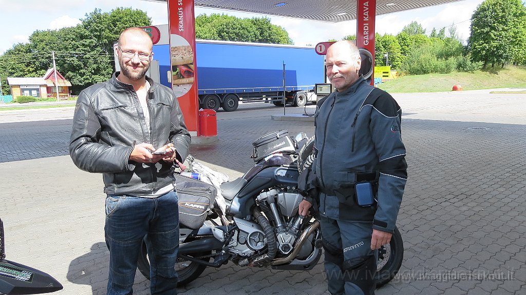 IMG_3346.JPG - Incontro con un motociclista estone.