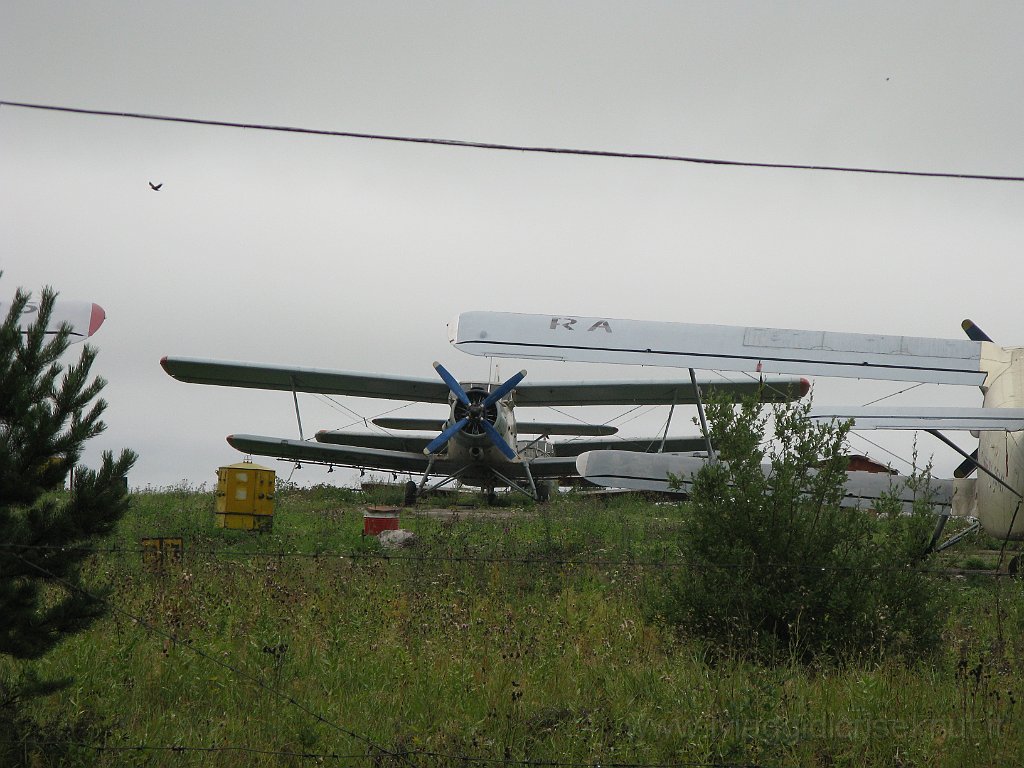 IMG_3362.JPG - Piccolo aeroporto lungo la M53.