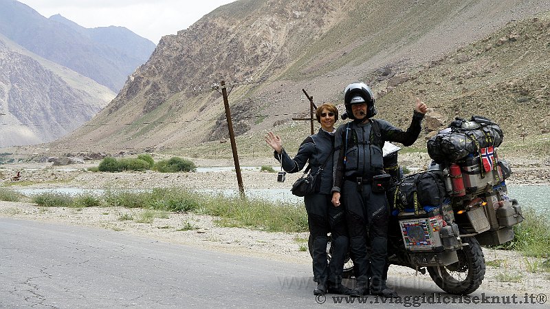 DSC05326.jpg - Inizia la vera Pamir HighWay