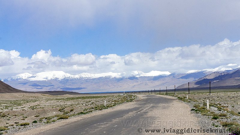 DSC05980.jpg - In vista del lago Karakul.