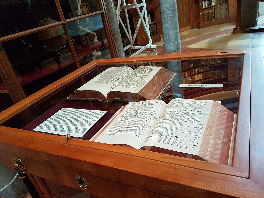 20170811_111553.jpg - Pannonhalma: Abbazia Benedettina, la Biblioteca.