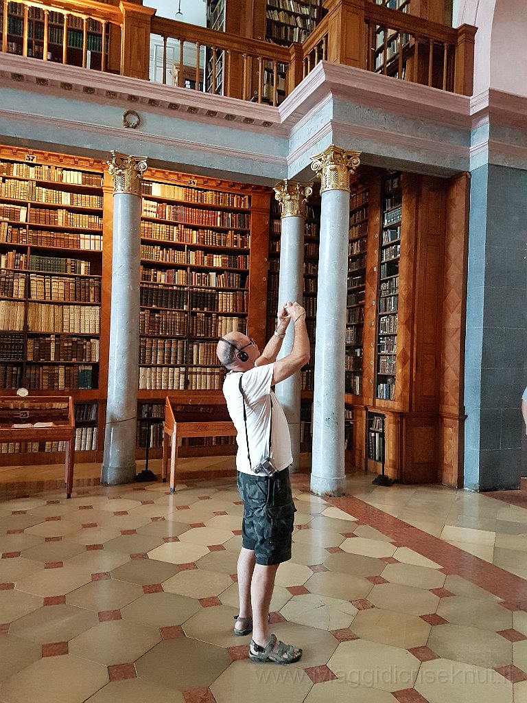 20170811_111809.jpg - Pannonhalma: Abbazia Benedettina, la Biblioteca.