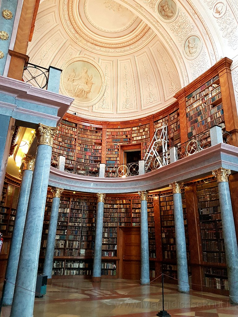 20170811_182300.jpg - Pannonhalma: Abbazia Benedettina, la Biblioteca.