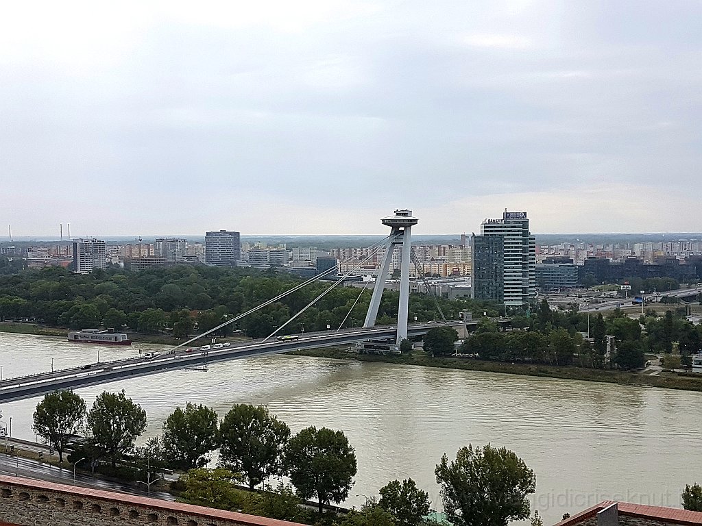 20170820_133441.jpg - Bratislava, il ponte sul Danubio con la torre della televisione.