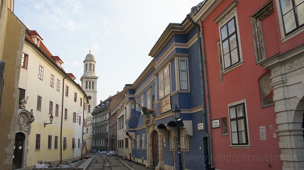 DSC04265.JPG - Sopron. Una stradina del centro storico.