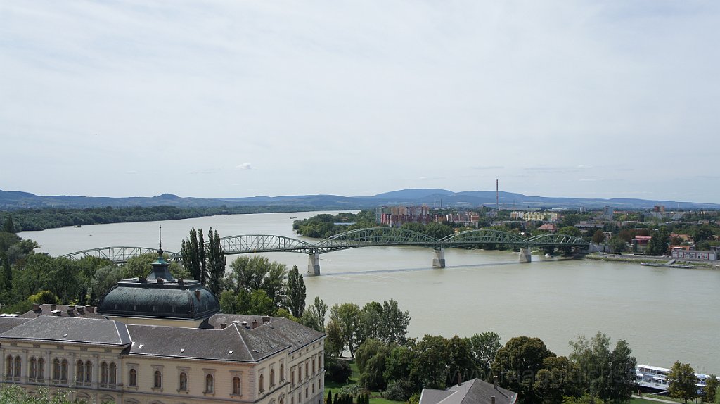 DSC04368.JPG - Visegrad, belvedere sull'ansa del Danubio.