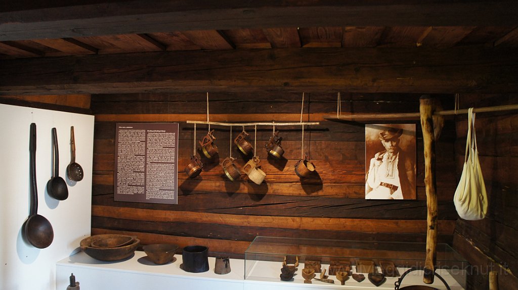 DSC04462.JPG - Cicmany, il Museo.
